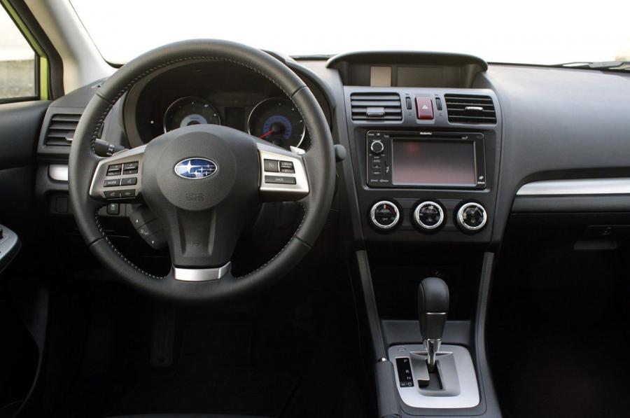  Subaru XV Crosstrek Hybrid 2014 года  (фото 14 из 53)